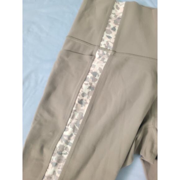 ATHLETA Salutation Stash Pocket High Rise 7/8 Leggings Size 1X Beige Workout Gym - Picture 3 of 10